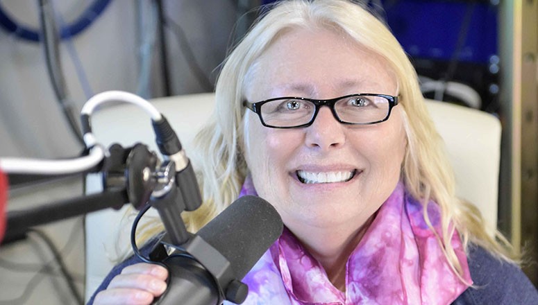 Midlife Dreams and KBEK 95.5 Radio: Linda Cullen and Aprilâ€™s Silk Scarf Giveaway Moment